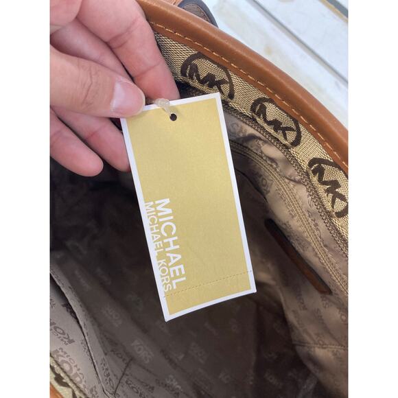 MICHAEL KORS, NWT LARGE CANVAS SIGNATURE PRINT SHOULDER BAG - Picture 13 of 16